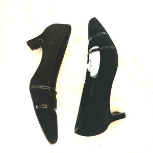 FERRAGAMO Classic Black Low Heel Pumps for Women